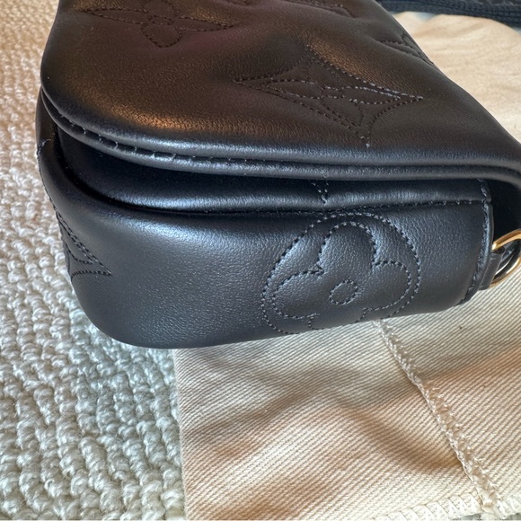 Louis Vuitton Bubblegram Black Clutch with Gold Chain - Picture 5 of 9